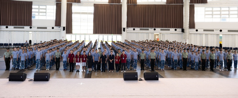 迷彩正青春！封东来校长赴东方绿舟慰问2025级军训本科生